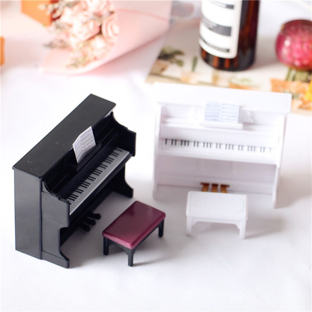Boneca em miniatura instrument - Musical Instrument Oboe avaliação e preço