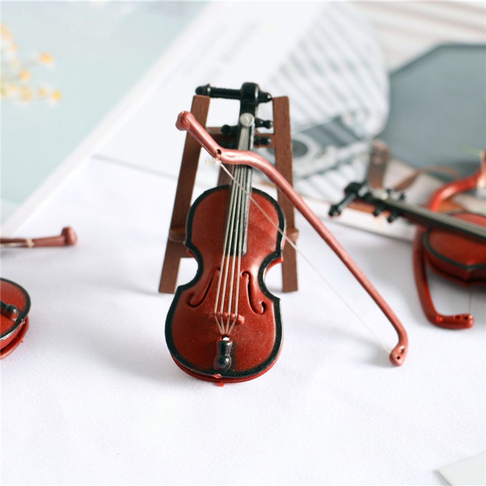 Boneca em miniatura instrument - Musical Instrument Oboe avaliação e preço
