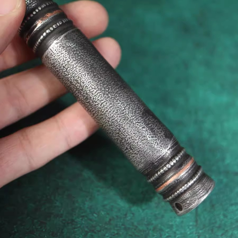 Flauta tradicional de cobre ar - Musical Instrument That You Blow Into avaliação e preço